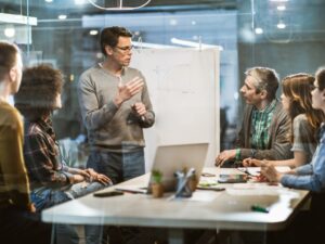 businessman-talking-to-his-colleagues-on-presentation-in-the-office