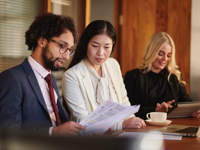 Midsize Firms Gaining Business Amid Widening Rate Gap With Elites